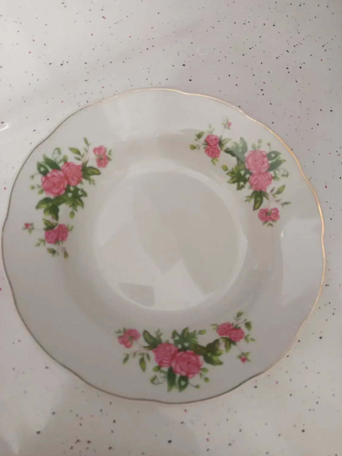 ظروف چینی گل سرخ|ظروف سرو و پذیرایی|قم, علی آباد سعدگان|دیوار