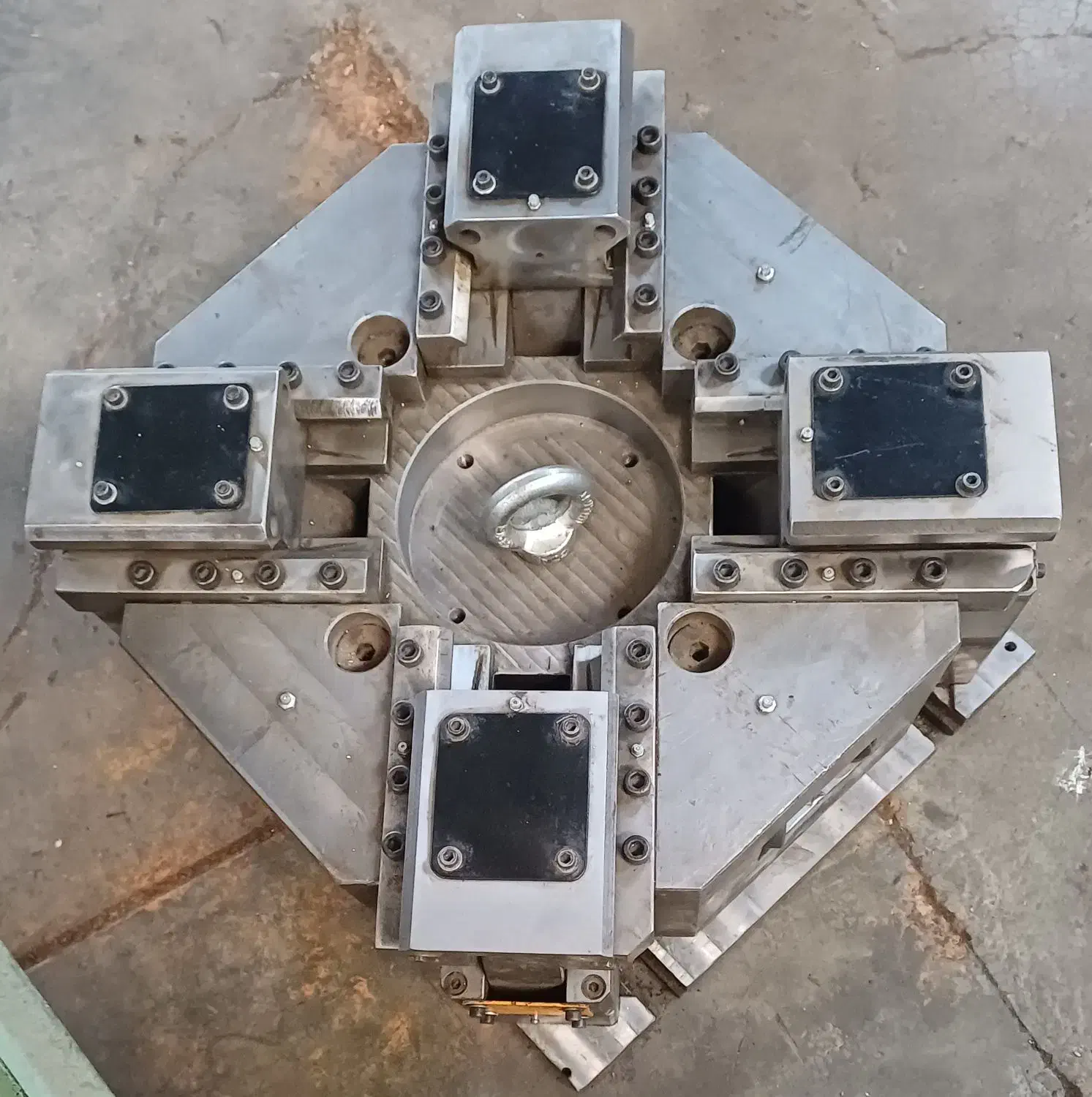 پرس فورج هارتلی 125تن ایتالیایی ویک عدد میز فورج|ماشینآلات صنعتی|گلستان (تهران), |دیوار