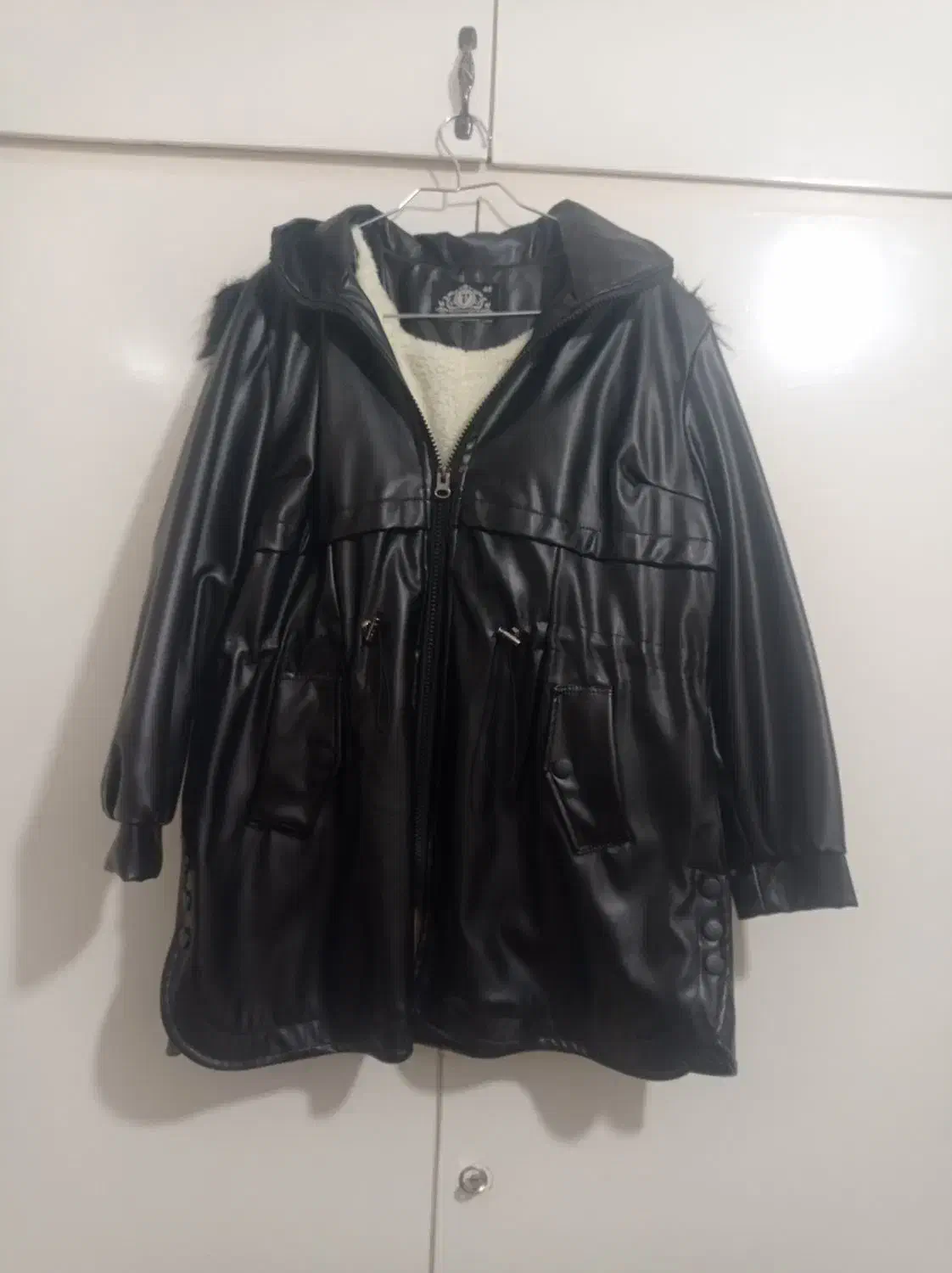 کاپشن چرم سایز 46|لباس|قم, نخودی|دیوار