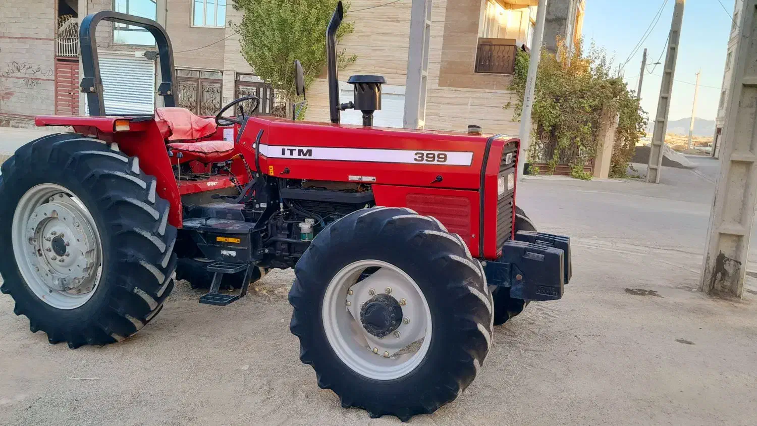 تراکتور ۳۹۹جفت درحد صفر مدل ۹۸ پمپ کوچک|خودرو سنگین|قروه, |دیوار