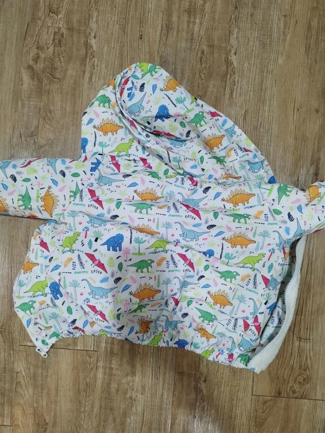 کاپشن اسپرت|لباس|رشت, جهاد|دیوار