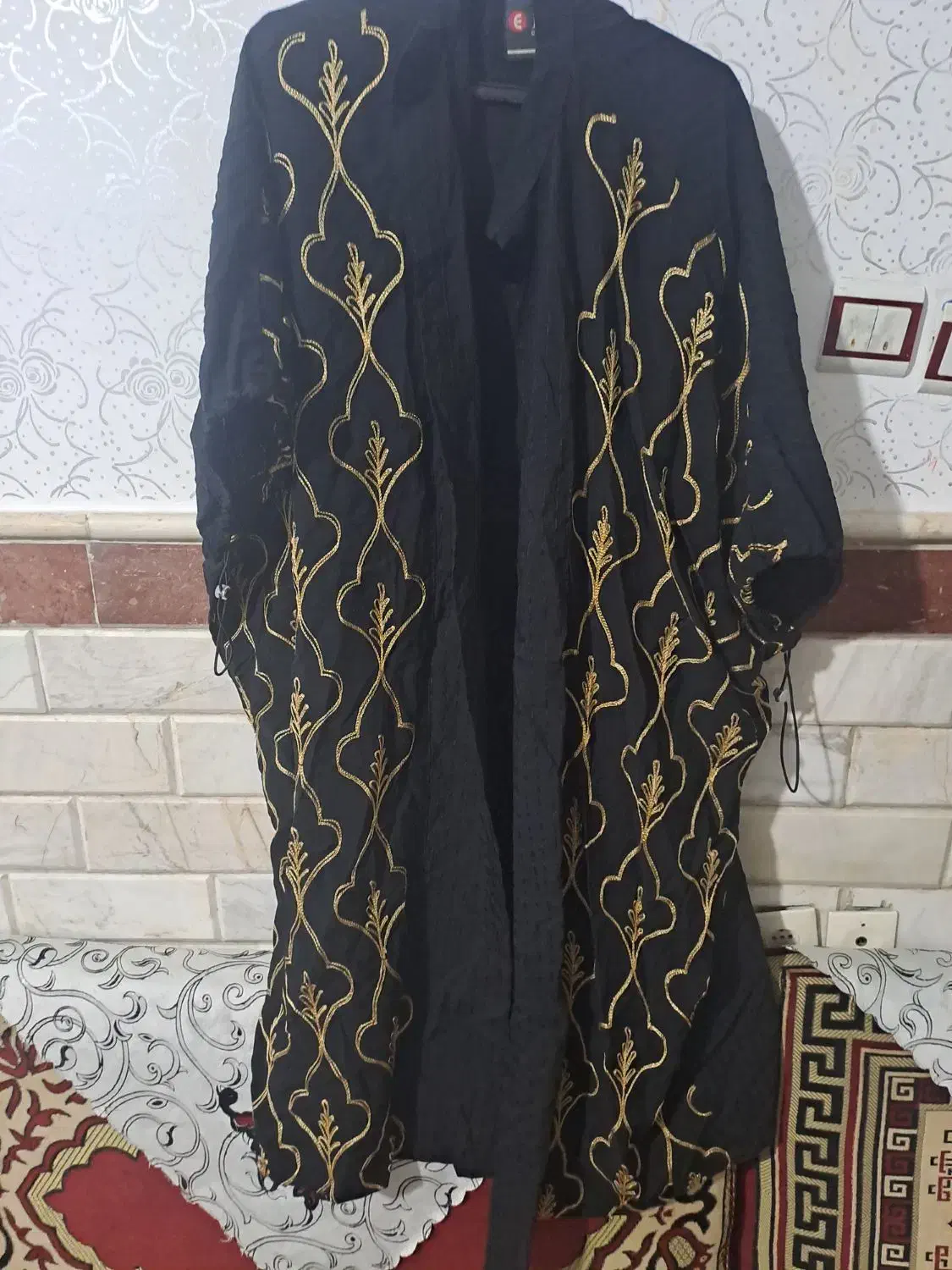 مانتو|لباس|قم, ولیعصر|دیوار