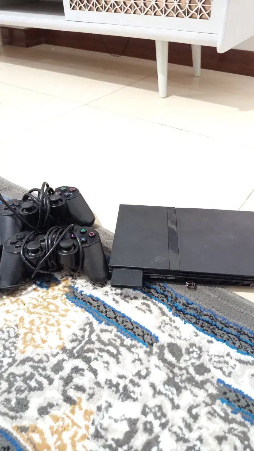 ps2 کنسول دو دسته کامل|کنسول، بازی ویدئویی و آنلاین|شیراز, کوشک میدان|دیوار