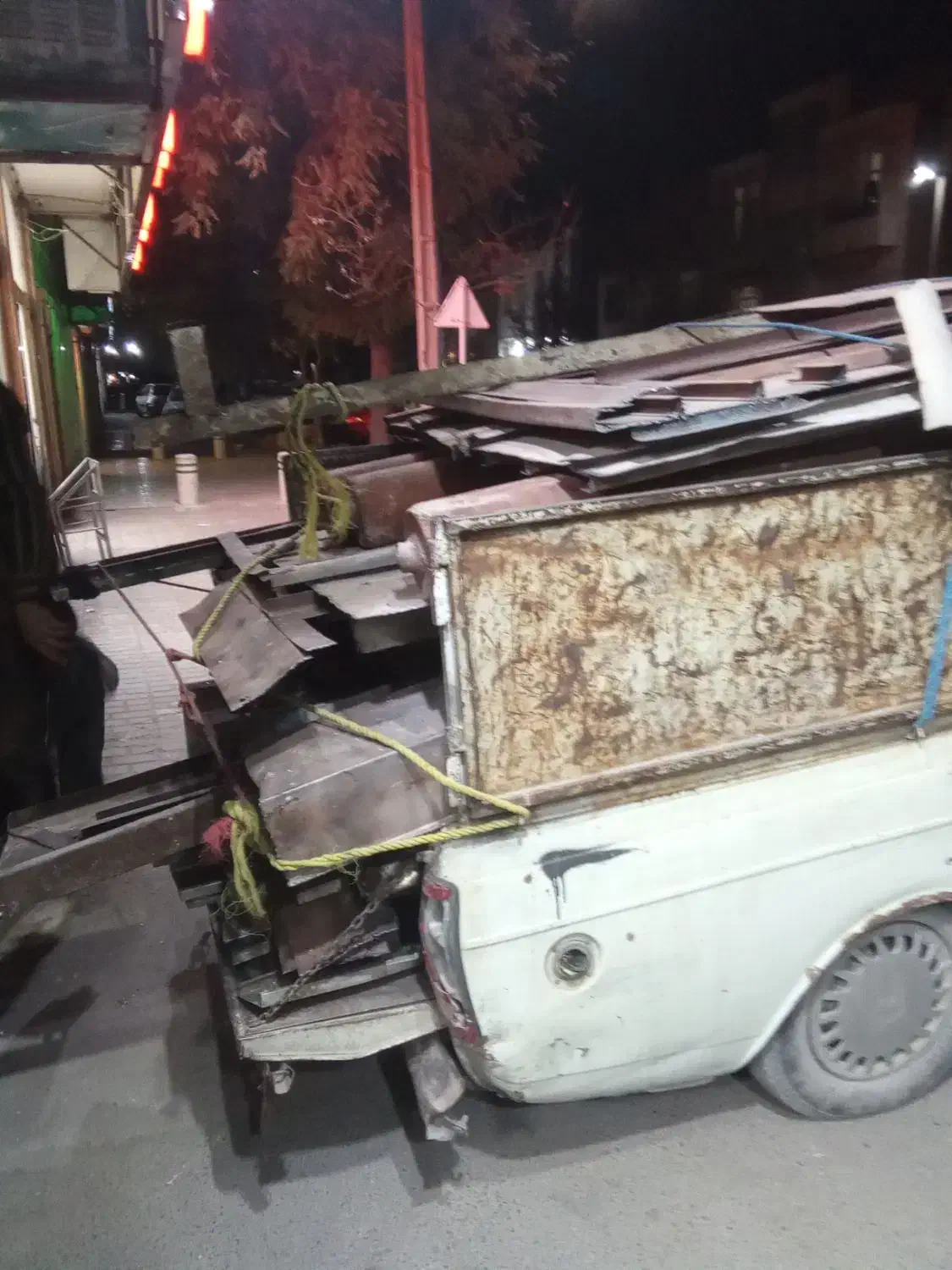 خرید ضایعات آهن کتاب آلمینیوم کارتن|عمدهفروشی|مشهد, عبادی|دیوار