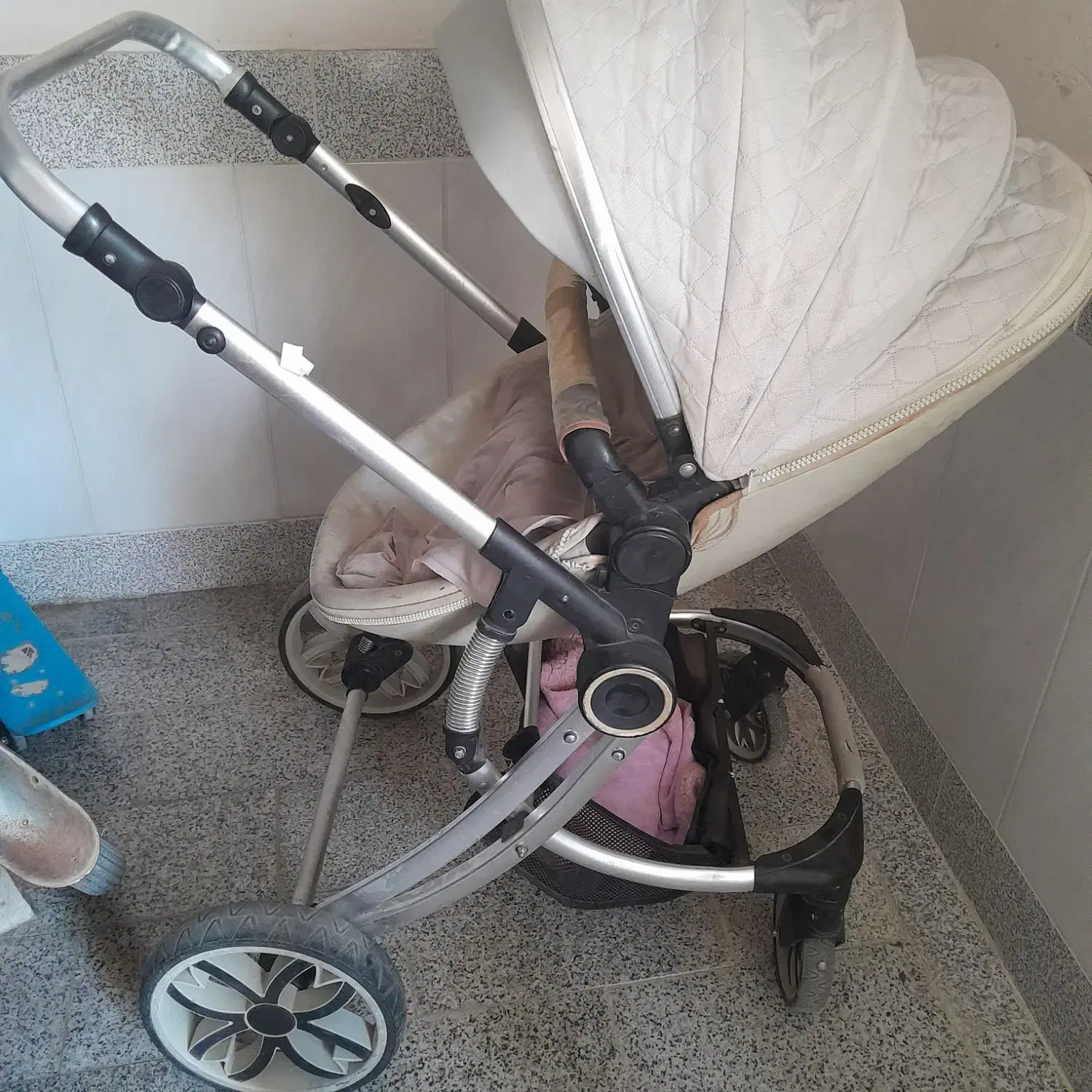 کالسکه خارجی قیمت مناسب|کالسکه و لوازم جانبی|حبیب آباد, |دیوار