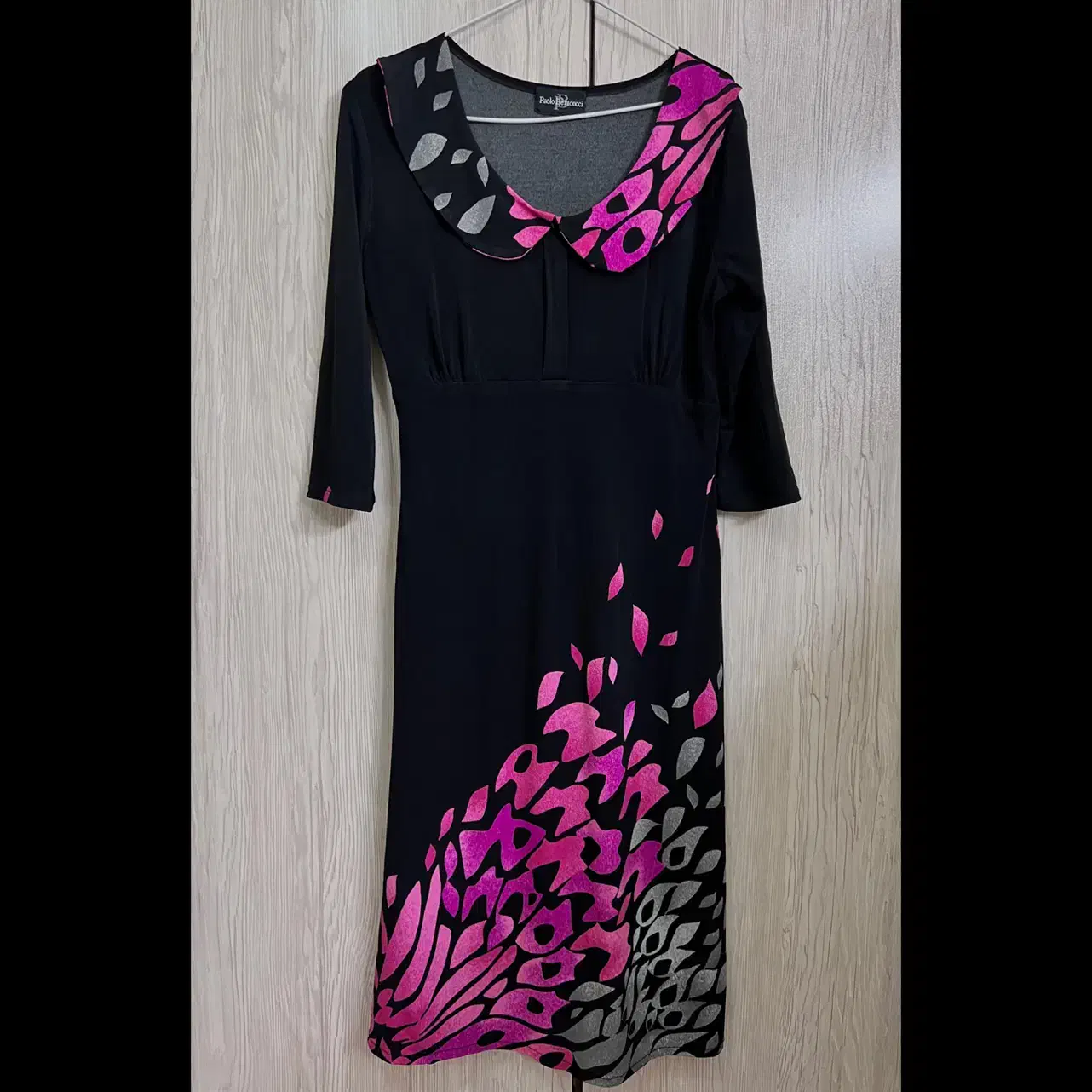 چند عدد لباس مجلسی در حد نو|لباس|رشت, معلم|دیوار