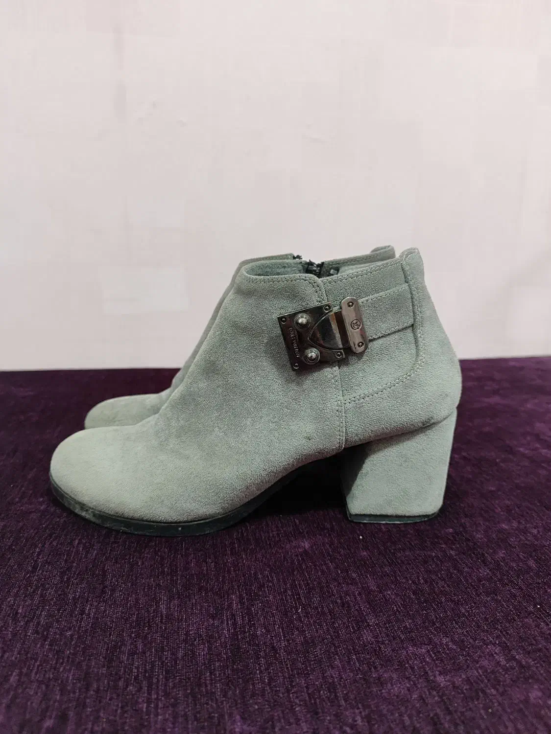 کفش|کیف، کفش، کمربند|نیشابور, دارایی|دیوار