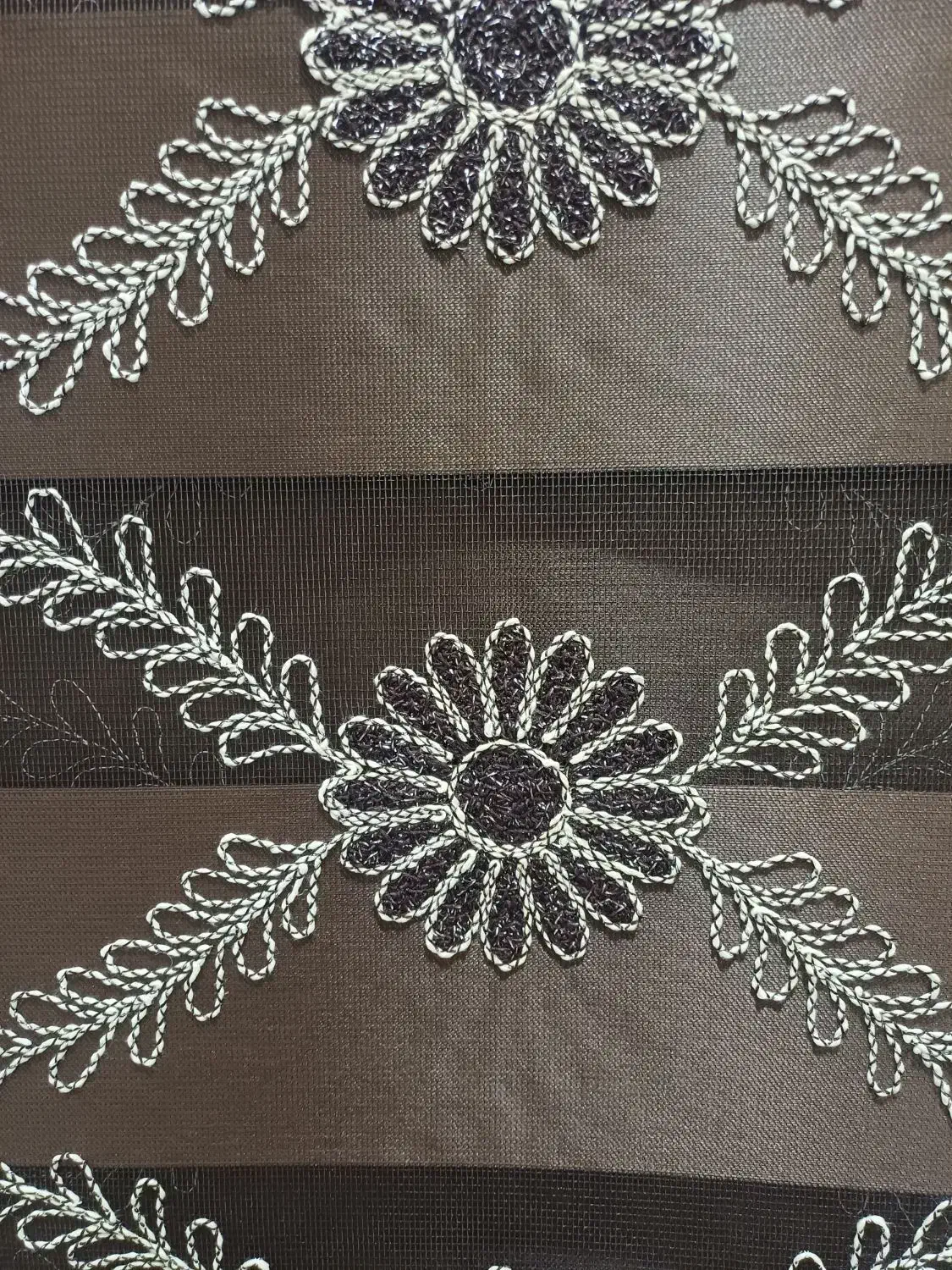 پرده زبرا قهوه ای عرض ۱۶۵ طول۲متر|پرده، رانر، رومیزی|اهواز, کوی آغاجاری|دیوار