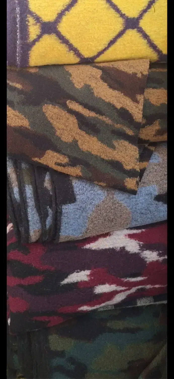 یک تعداد پارچه ولباس|لباس|اراک, |دیوار