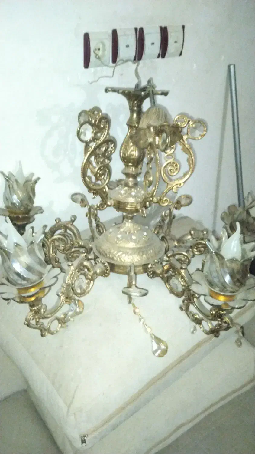 لوستر ۵ شعله نو خریدم و مورد استفاده م نشده|لوستر و چراغ آویز|تربت جام, مطهری|دیوار