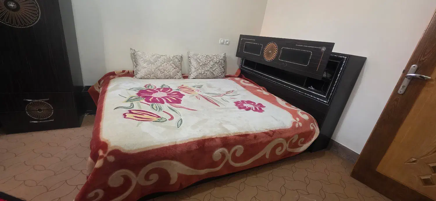 تخت دو نفره و میز آرایش|تخت و سرویس خواب|تیران, |دیوار
