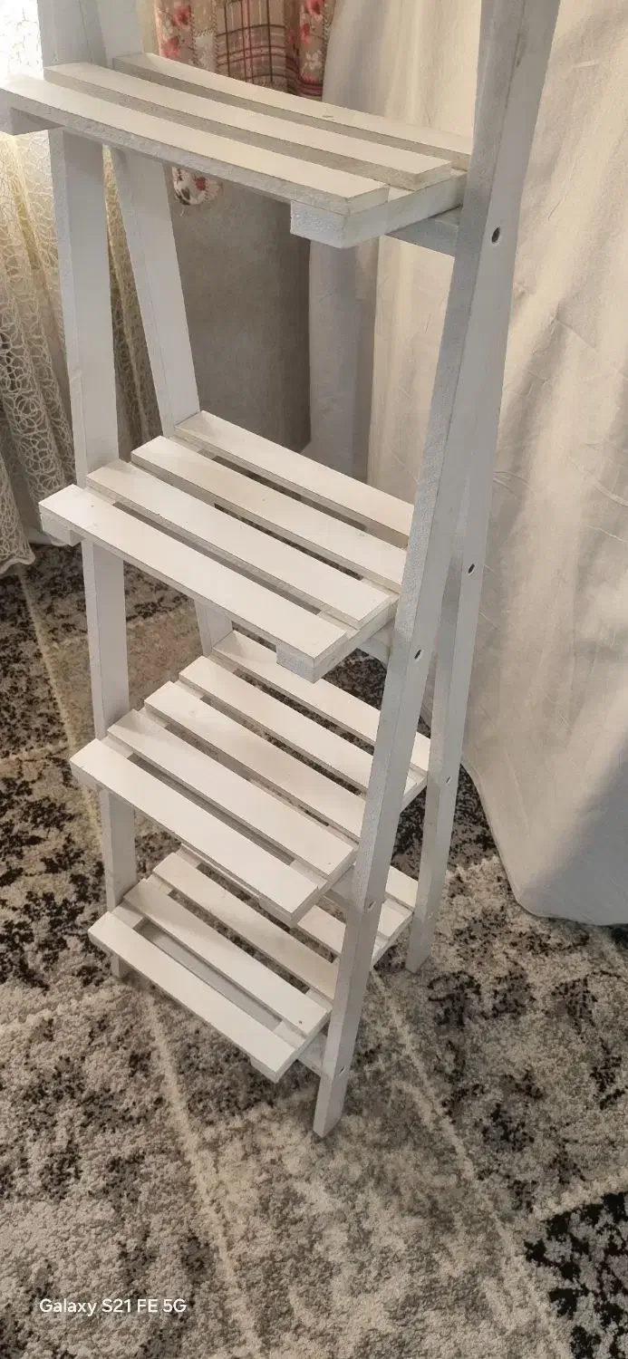 استند گل|گل و گیاه طبیعی|رباط‌کریم, رباط‌کریم|دیوار