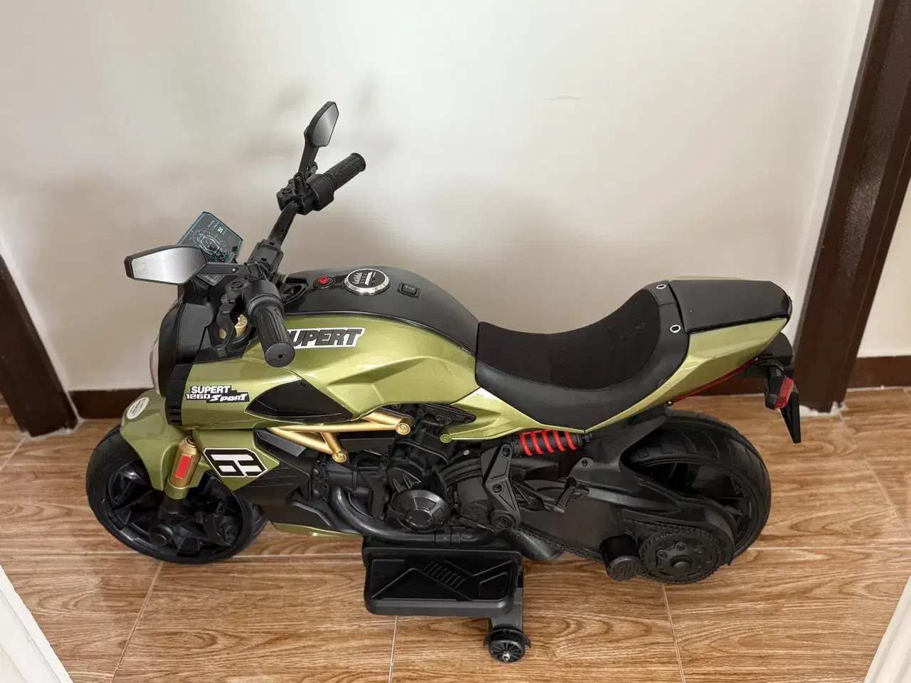 موتور شارژی رم خور سالم اصلا بیرون نرفته|اسباب‌بازی بچه|قروه, |دیوار