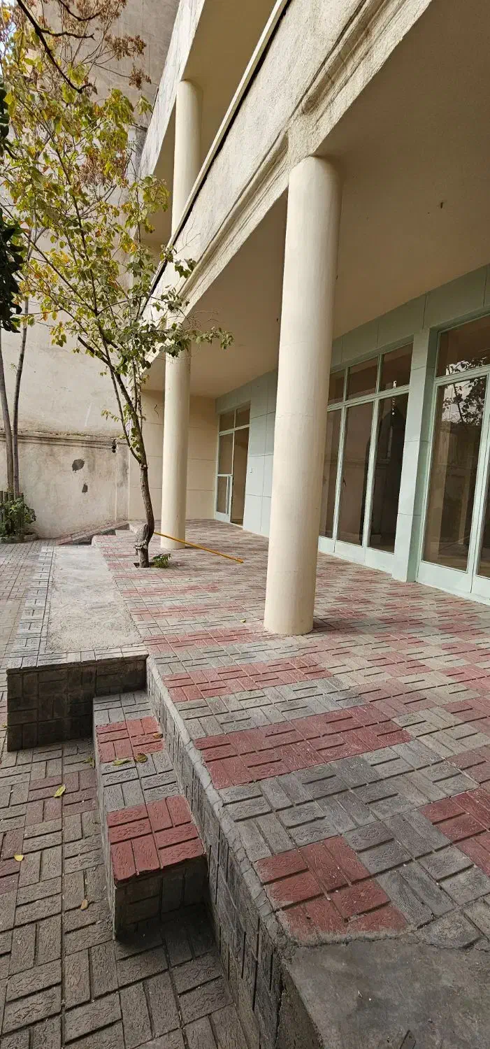 ۵۰۰متر بنا با ۳۰۰متر حیاط دربست پارک هنرمندان