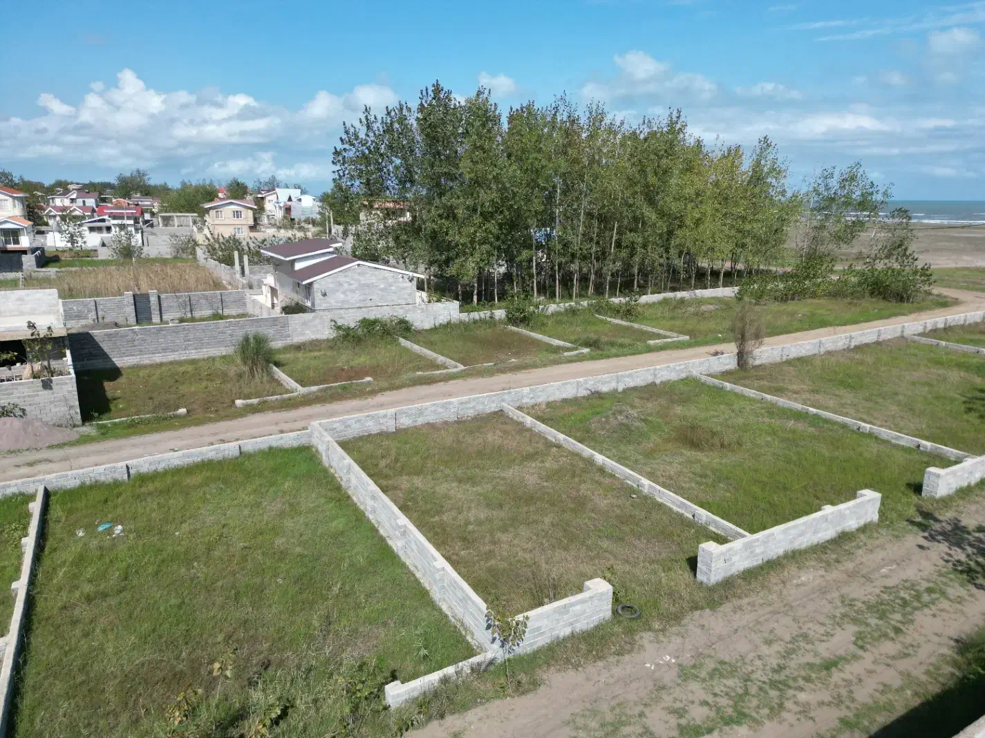 زمین ساحلی مستطیل محصورشده با ویوی رویایی دریا|فروش زمین و ملک کلنگی|رزن, |دیوار