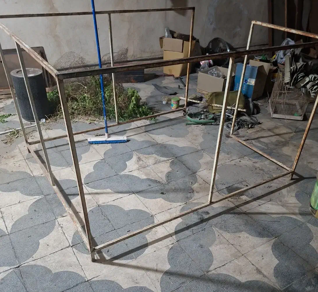 قفس اهنی درب دار بزرگ|لوازم جانبی حیوانات|شیراز, شیشه‌گری|دیوار