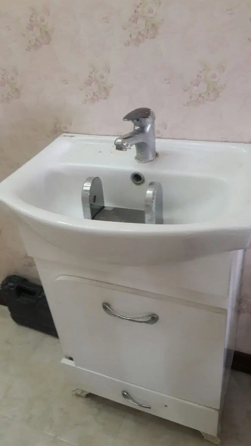 روشویی آینه باکس و شیر روشویی|لوازم سرویس بهداشتی|ری, دیلمان|دیوار