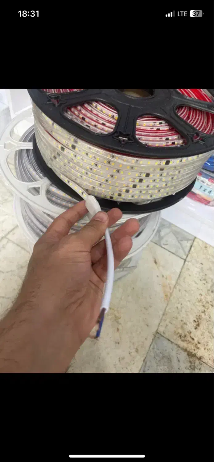 ریسه ۲۲۰ پشت چسب دار|ریسه و چراغ تزئینی|کرج, برغان|دیوار