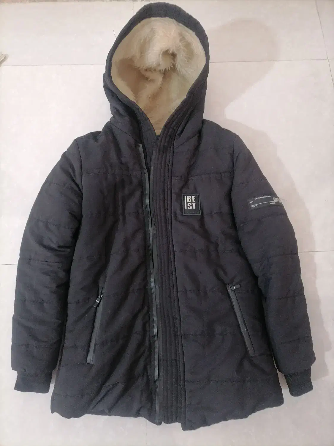 کاپشن|لباس|قم, لبچال|دیوار