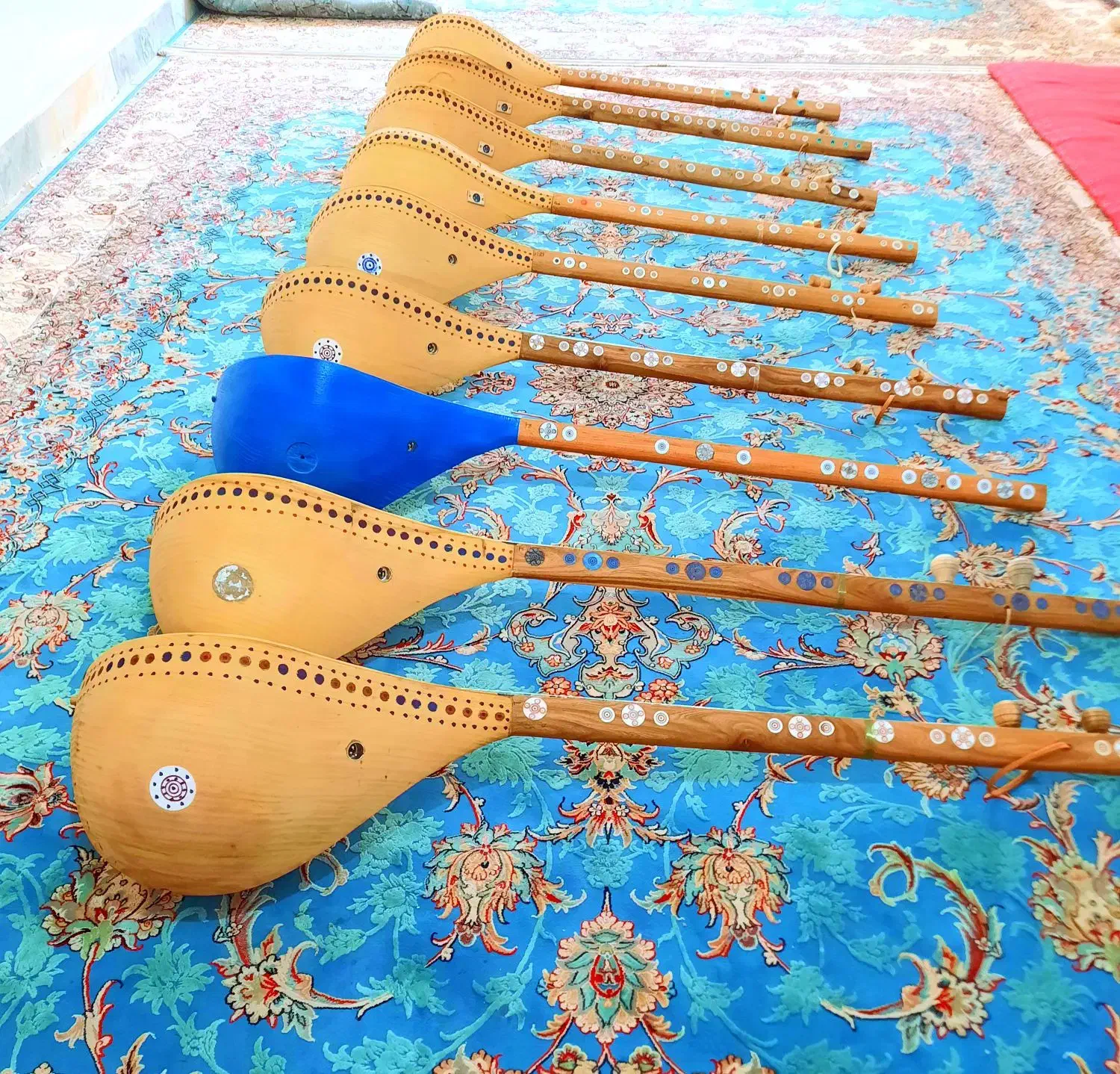 دمبوره  دوتار|سازهای سنتی|قم, آذر (نکویی)|دیوار