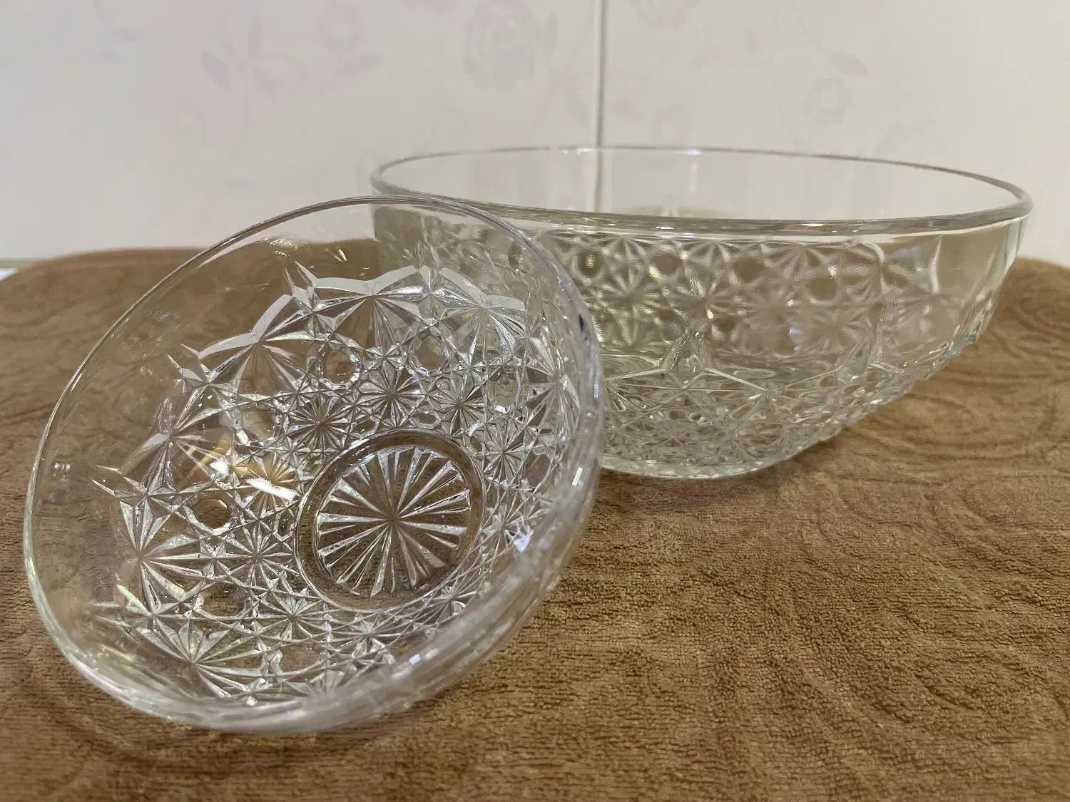 ظرف بلور همراه ۶عدد کاسه|ظروف سرو و پذیرایی|بندر انزلی, اطبا|دیوار