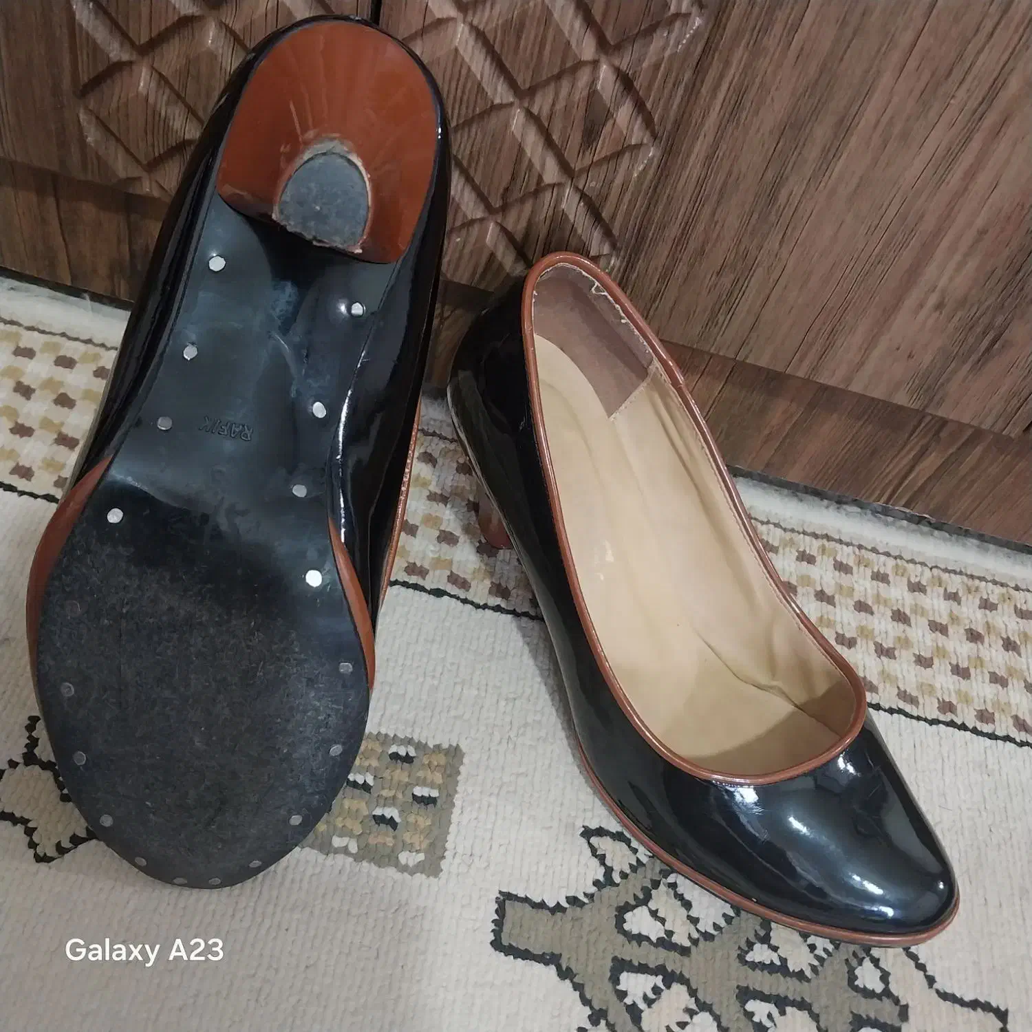دو جفت کفش ورنی مشکی ۲۳۰۰۰۰تومان|کیف، کفش، کمربند|شیراز, شهرک سعدی|دیوار