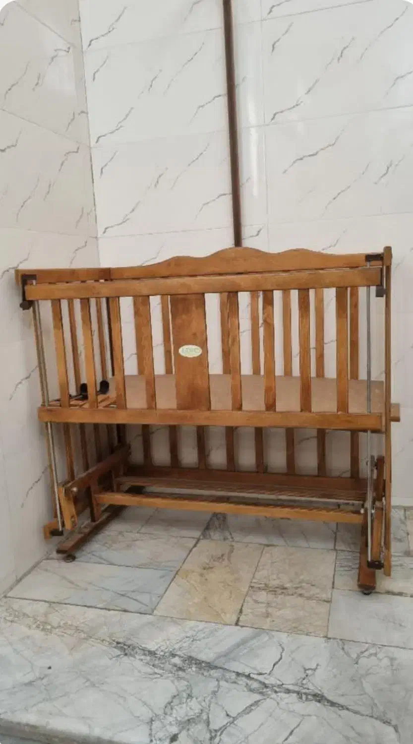 گهواره نوزادی|تخت و صندلی بچه|تهران, اتابک|دیوار