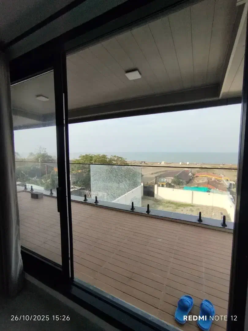 واحد ۳خواب لوکس خط یک ساحل با استخر|اجارهٔ کوتاه‌مدت آپارتمان و سوئیت|بندر انزلی, دهکده ساحلی|دیوار