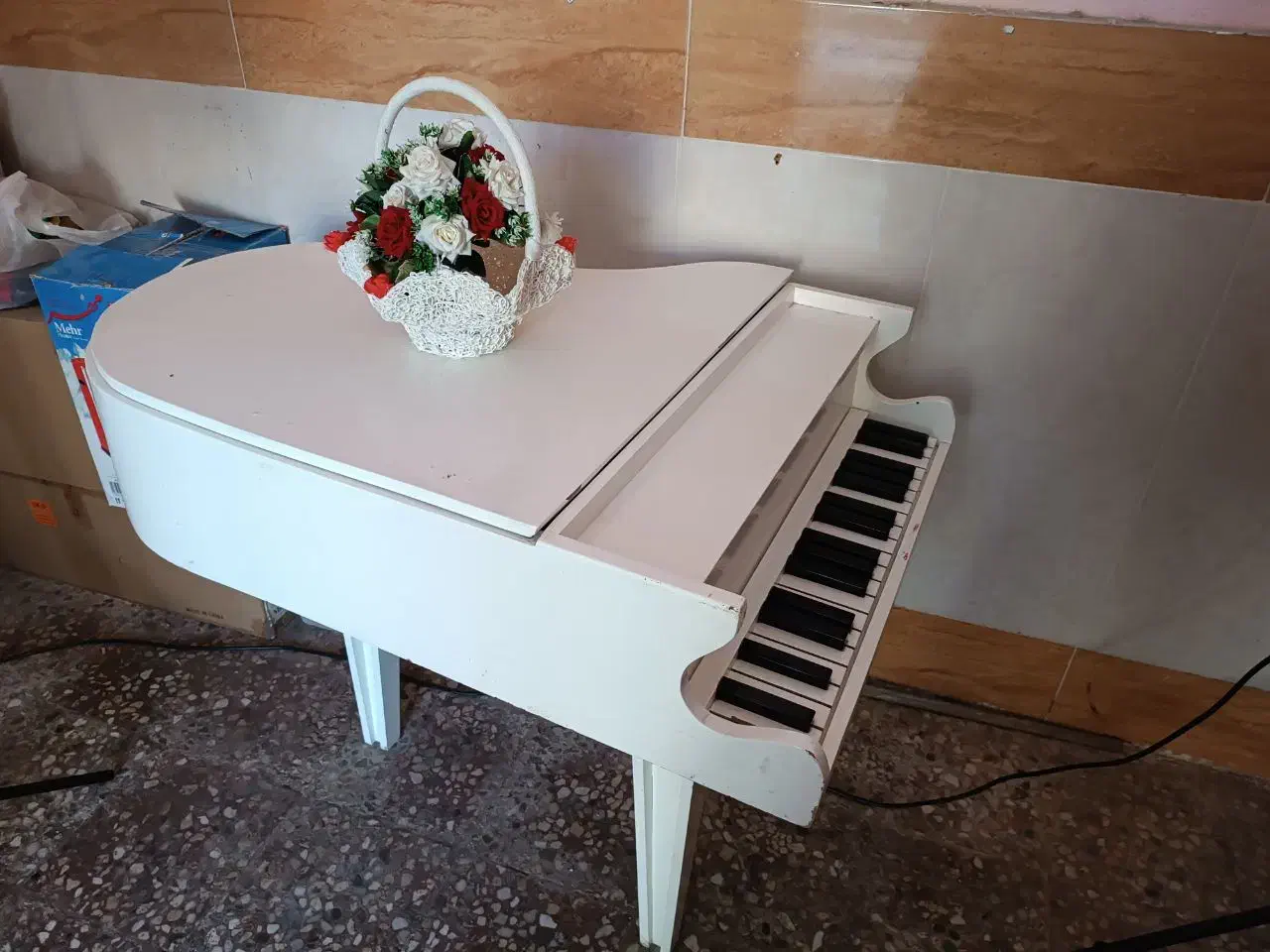 درحدنو|پیانو، کیبورد، آکاردئون|قم, علی آباد|دیوار