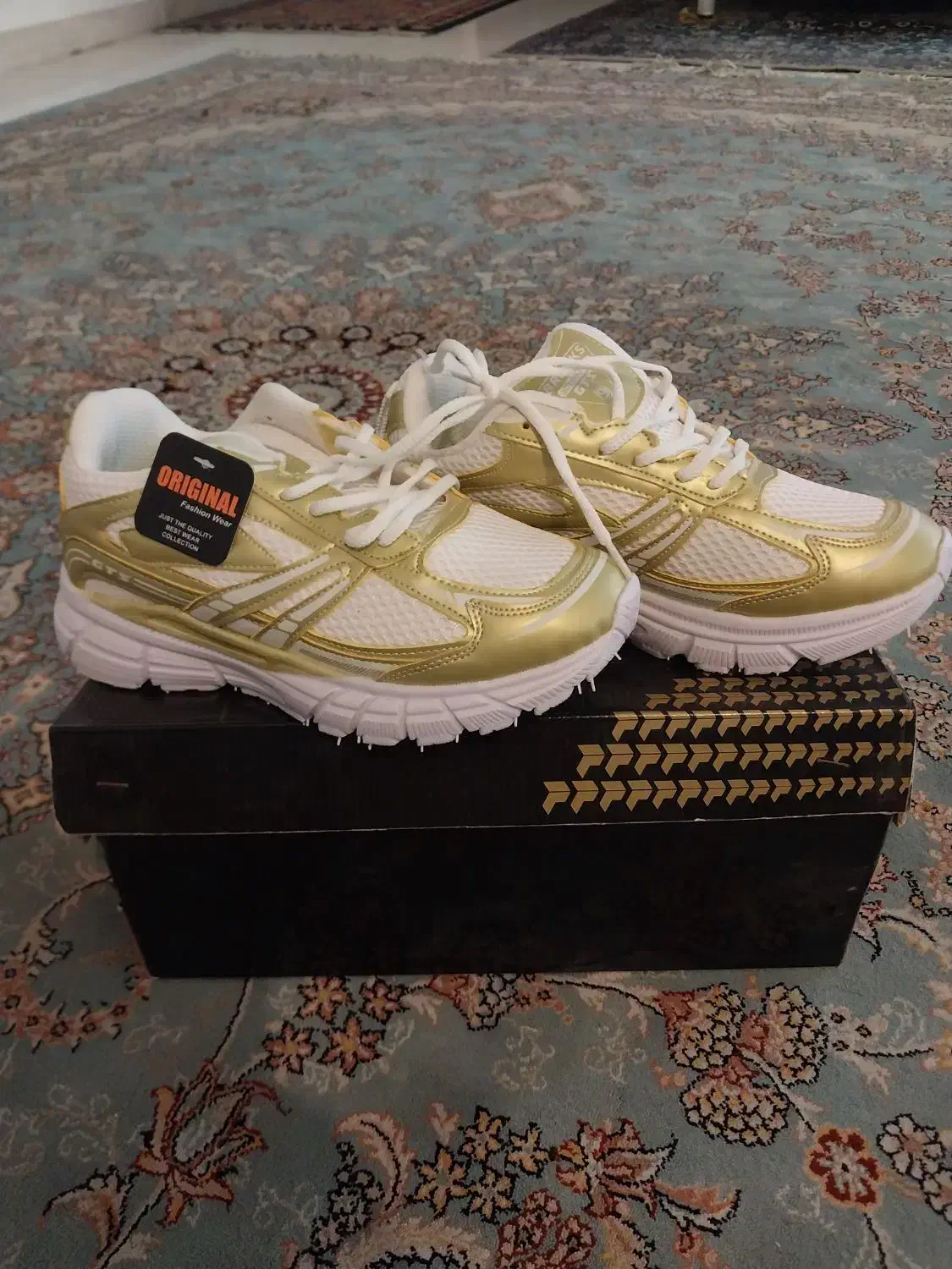 دوتا کتونی بچه گانه مارک هست سایز ۳۶ الا ۳۷|کیف، کفش، کمربند|پرند, فاز ۶|دیوار