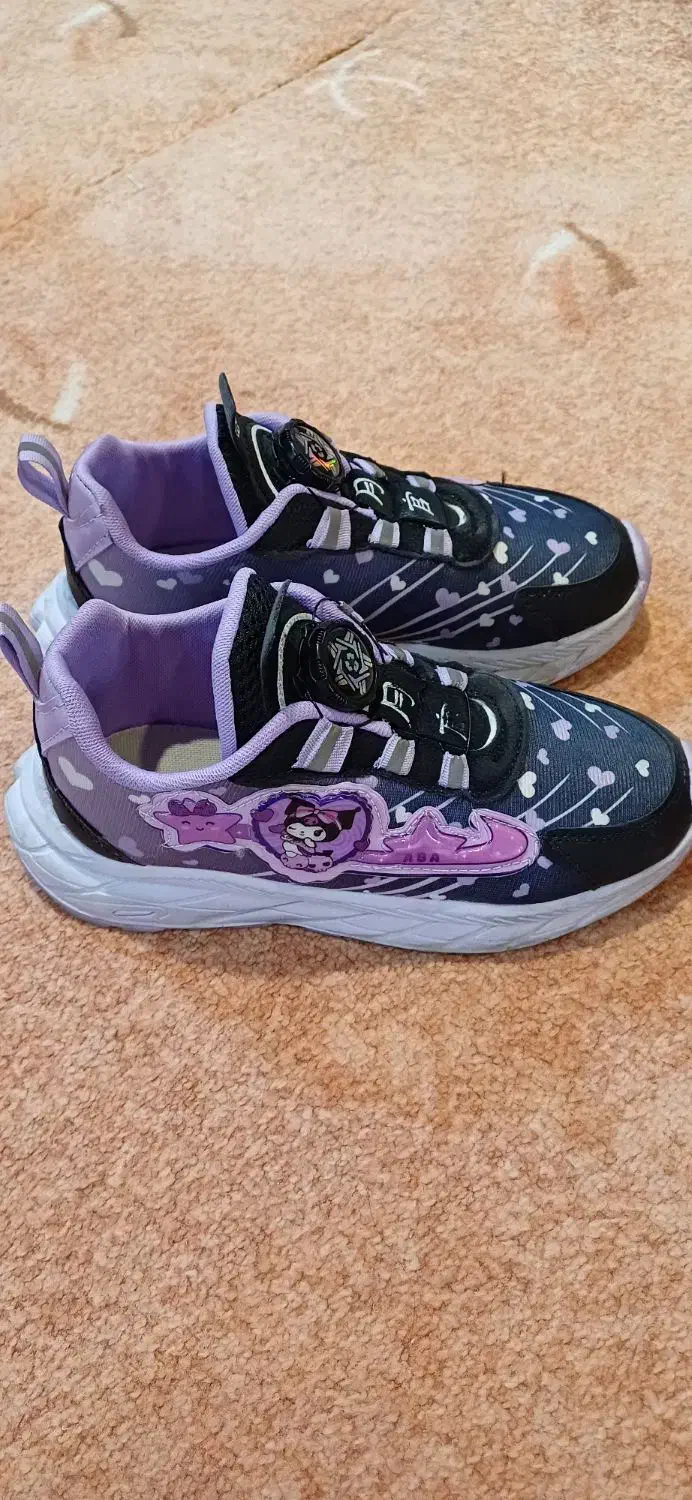 کفش|کفش و لباس بچه|صدرا-فارس, فاز ۱|دیوار