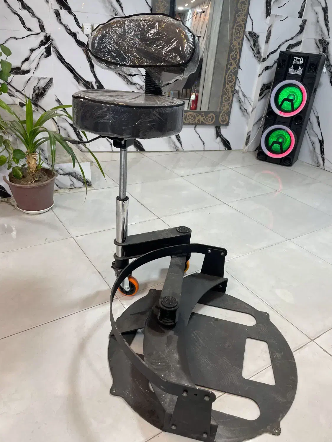 صندلی استاد کار باربردار|آرایشگاه و سالن‌های زیبایی|گلپایگان, |دیوار