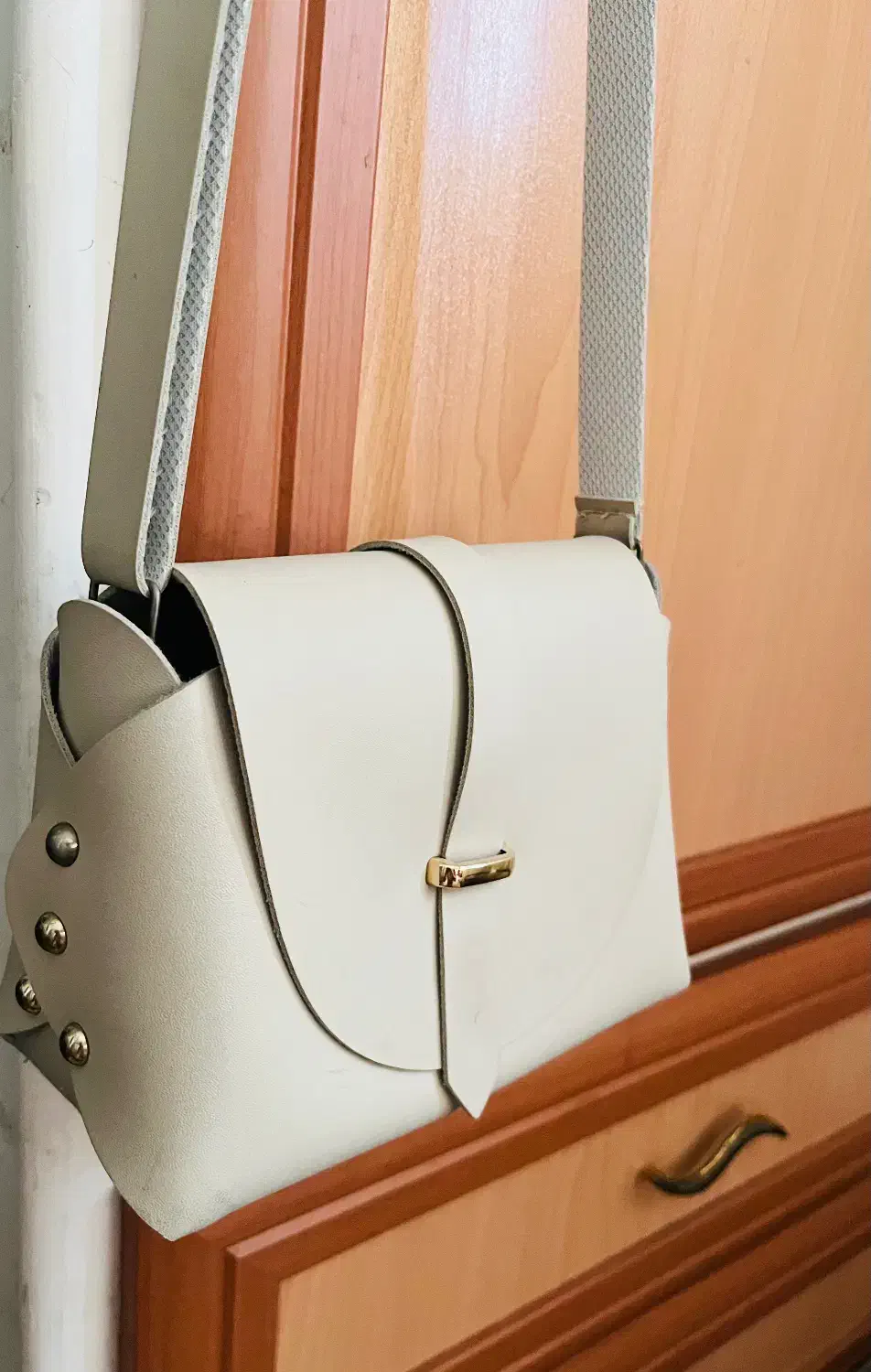 کیف|کیف، کفش، کمربند|صومعه‌سرا, |دیوار