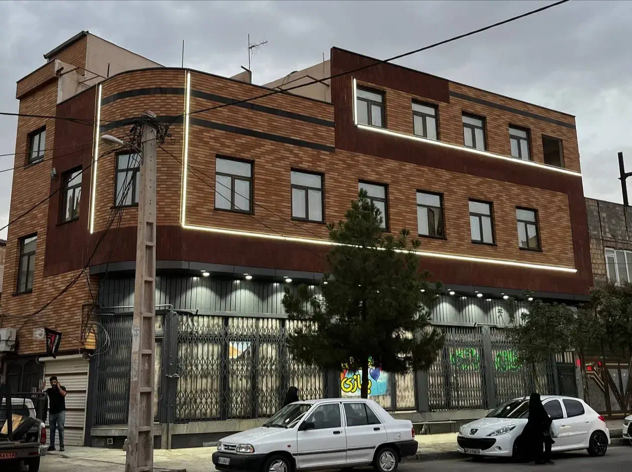 145 متر مغازه با 18 متر بر ارتفاع 4 متر جوادالائمه|اجارهٔ مغازه و غرفه|قم, چهل درخت‎|دیوار