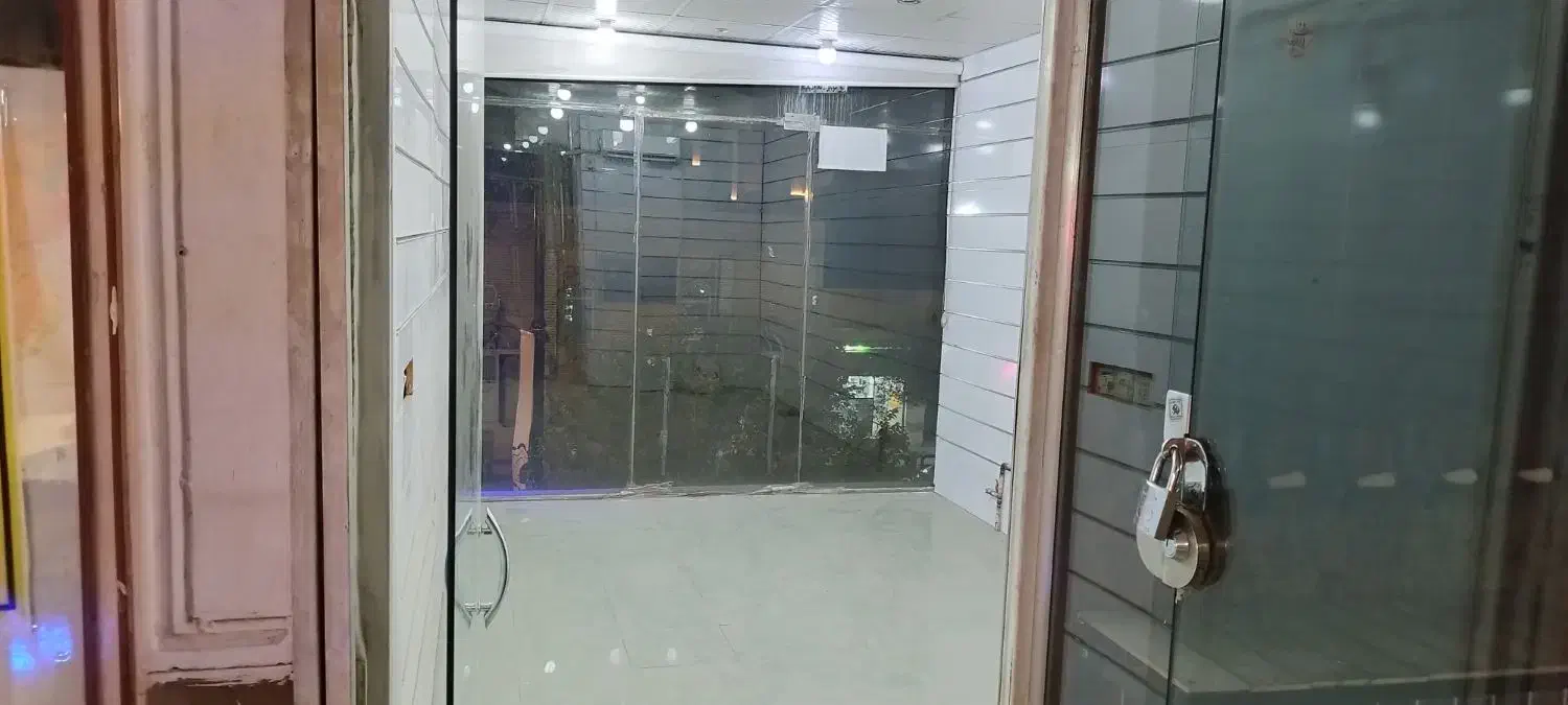 مغازه با دید عالی بر طالقانی|فروش مغازه و غرفه|قم, الوندیه و گذر صادق|دیوار