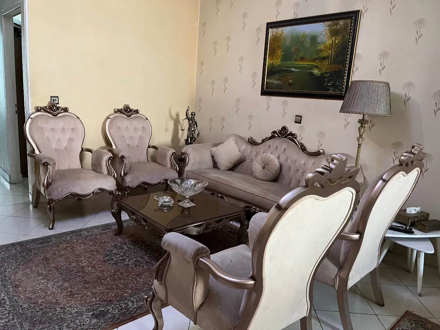 مبل کلاسیک ۷ نفرت میز ناهار خوری ۶ آینه وکنسول|مبلمان خانگی و میز عسلی|تهران, شهرک صادقیه|دیوار