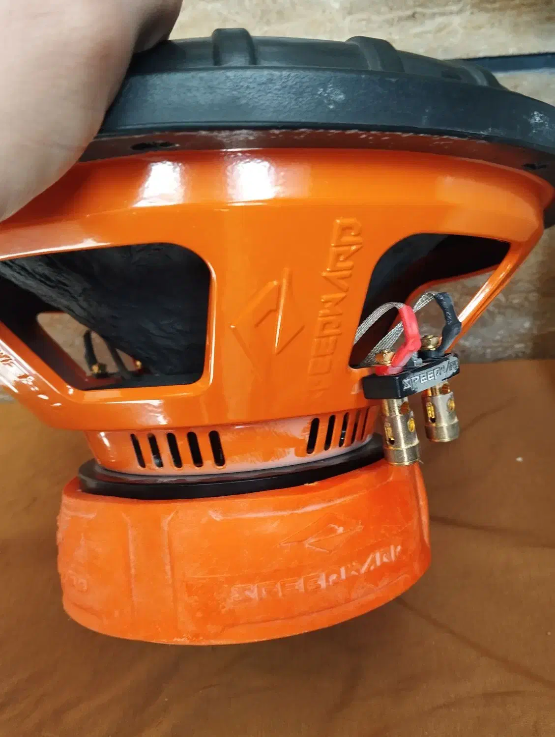 ساب ووفر اسپیدوارد|صوتی و تصویری|میانه, |دیوار