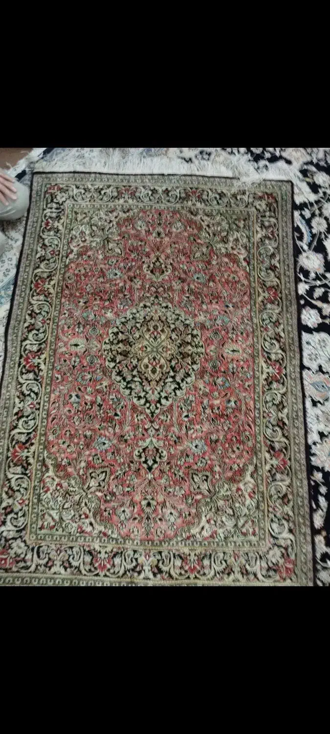 دو نمونه قالبچه تمام ابریشم بسیار لطیف وزیبا|فرش|شیراز, سینما سعدی|دیوار