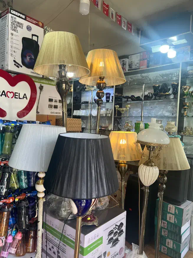 اباژور کنار سالنی پایه بلند(قیمت پخش ‌و عمده )|چراغ خواب و آباژور|کرج, شهرک اوج|دیوار