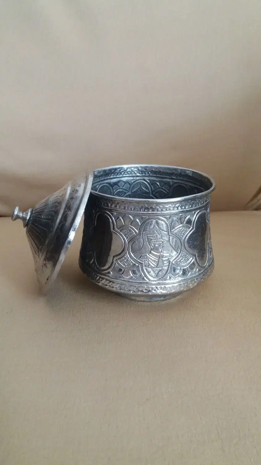 قندان ورشو|کلکسیون اشیاء عتیقه|شهرکرد, |دیوار