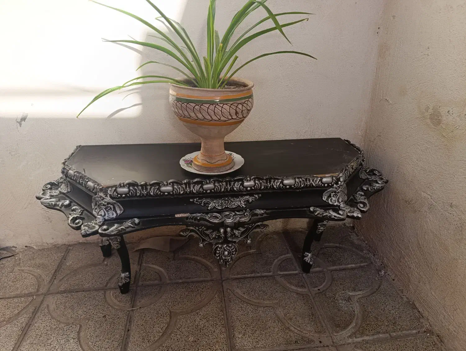 میز مناسب برای زیر گلدان|مبلمان خانگی و میز عسلی|میانه, |دیوار