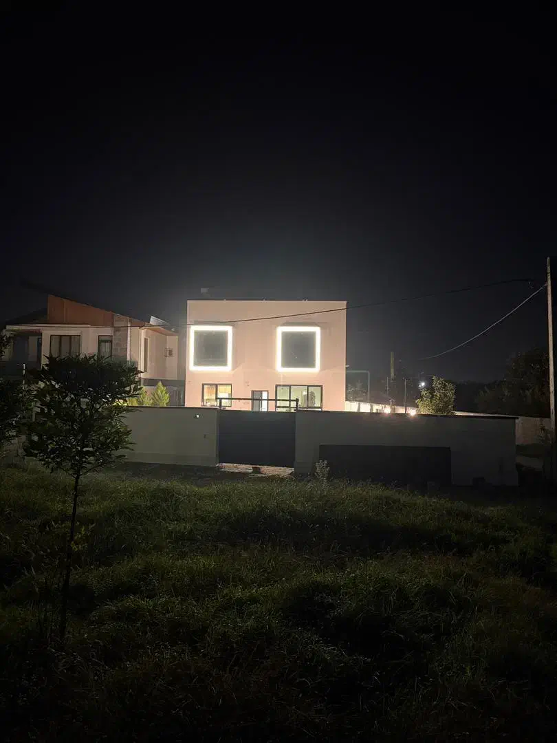 برقکار ، لوله گذاری ، سیم کشی ، لاین نوری|خدمات پیشه و مهارت|عباسآباد, |دیوار