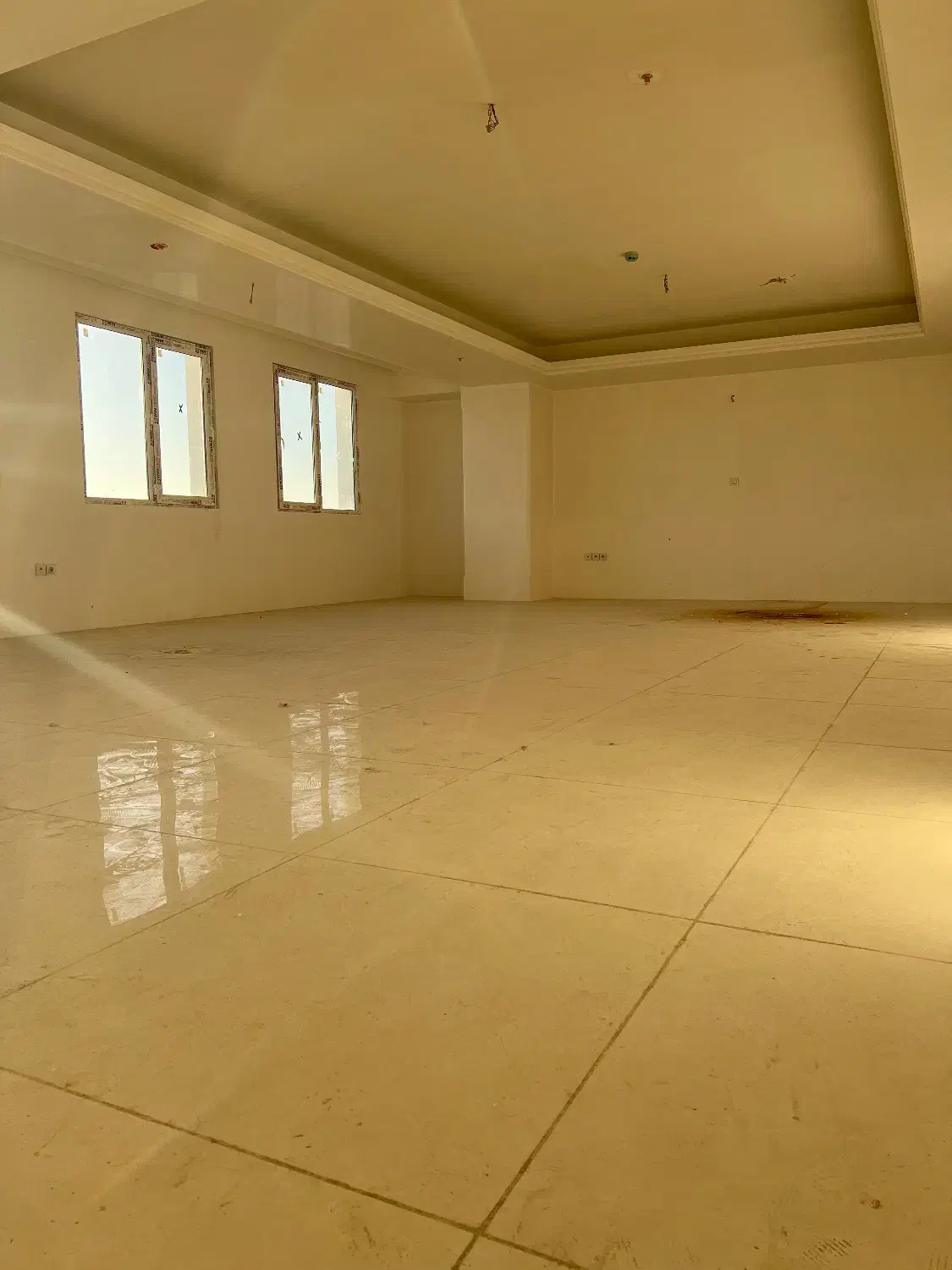 فروش واحد۲۱۵ متری در یاغچیان(برج سفید)گلشهر پرواز|فروش آپارتمان|تبریز, |دیوار