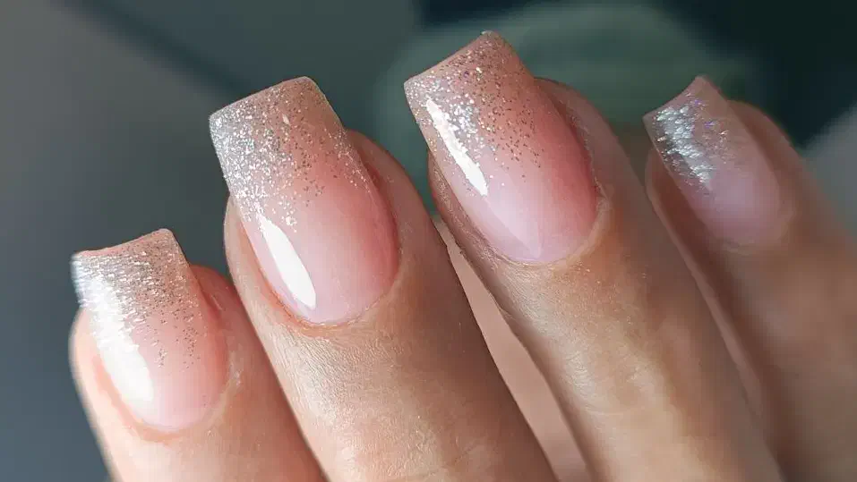 ناخنکار|خدمات آرایشگری و زیبایی|شیراز, اصلاح‌نژاد|دیوار