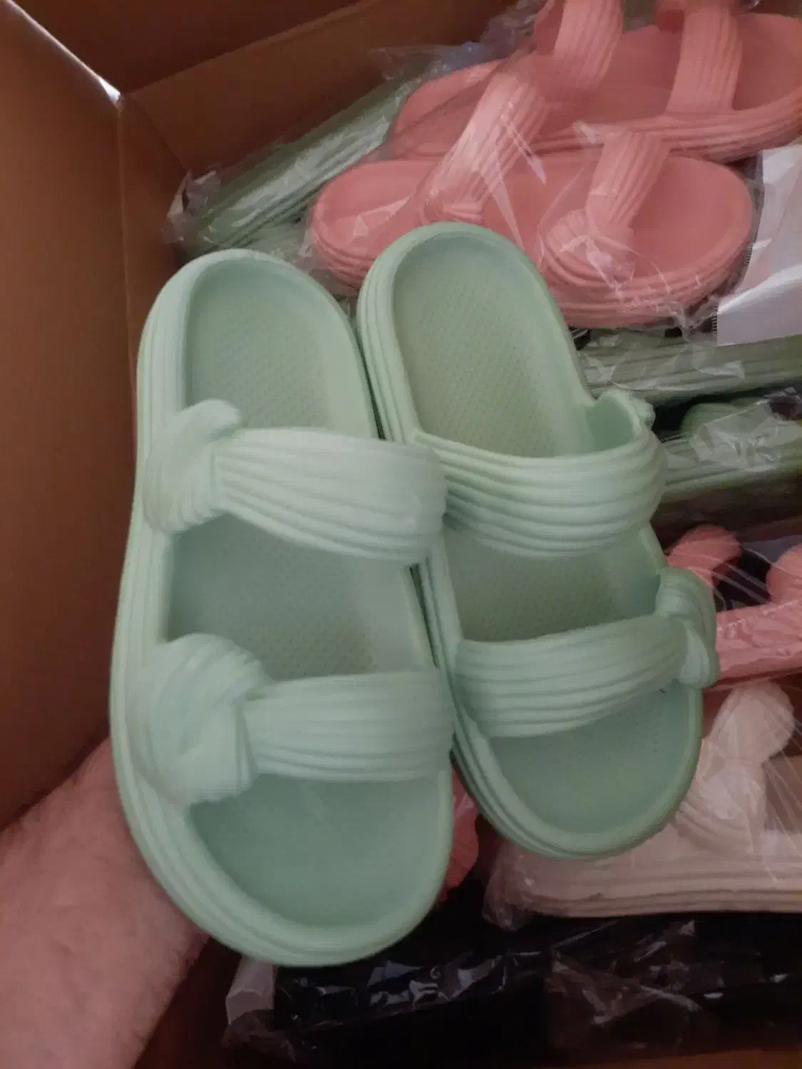 دمپایی|کیف، کفش، کمربند|زنجان, |دیوار