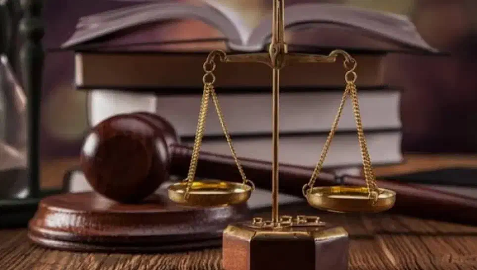 وکیل پایه یک با ۱۰ سال سابقه مشاوره رایگان|خدمات مالی، حسابداری، بیمه|فولادشهر, فولادشهر|دیوار