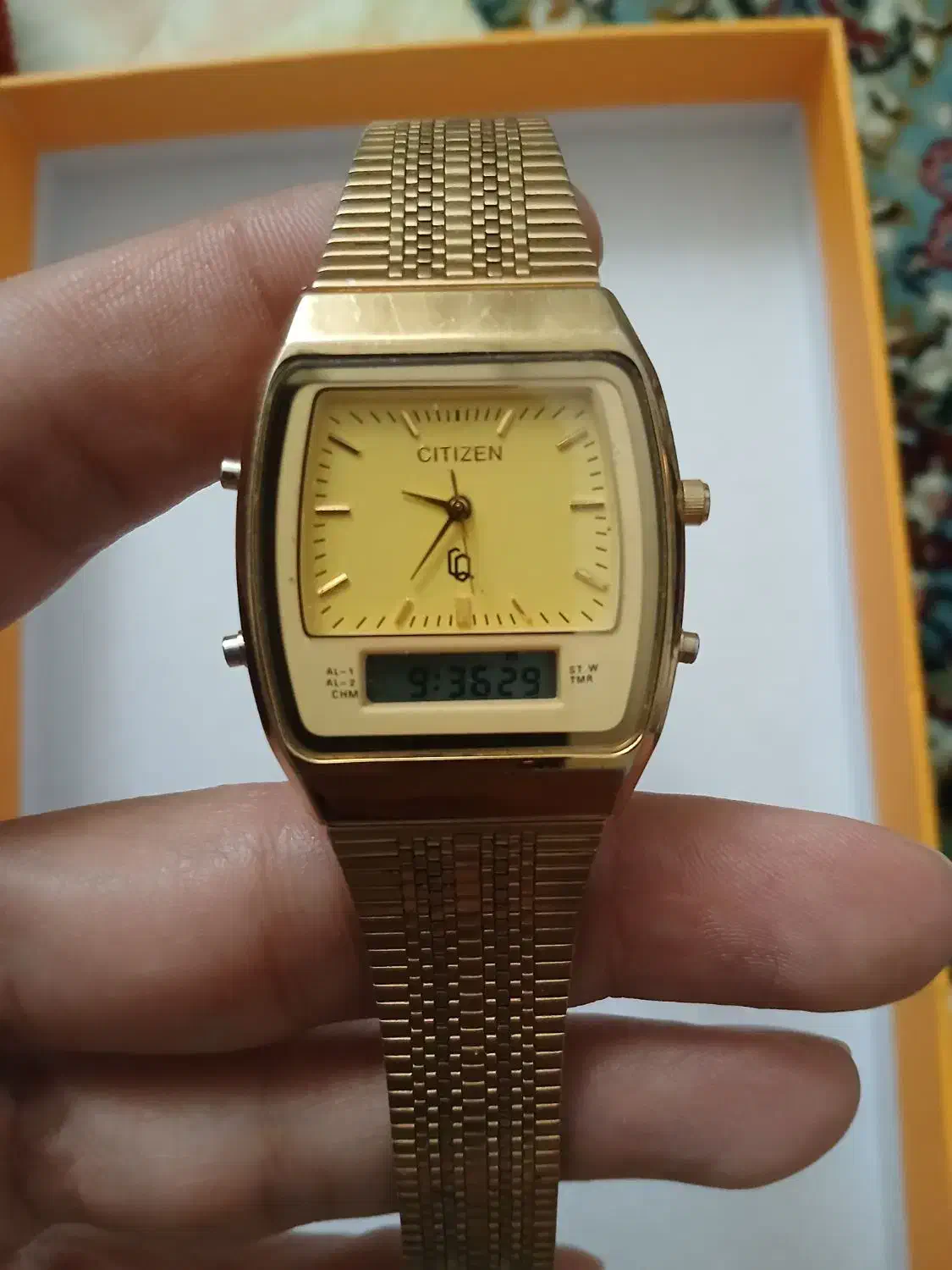 ساعت مچیدوزمانه سیتیزن|ساعت|پردیس, فاز ۲|دیوار