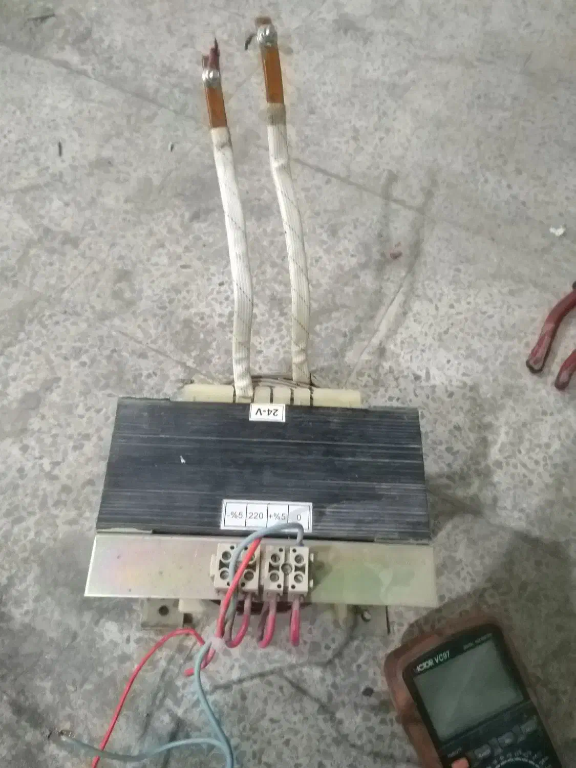 ترانس شارژر باطری لیفتراک تراکتور کمپرسی کامیون 24|قطعات یدکی و لوازم جانبی|کرج, شهرک امیر المومنین|دیوار