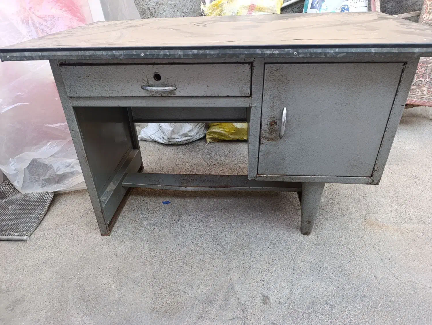 میز وصندلی|دفتر کار|خوی, |دیوار