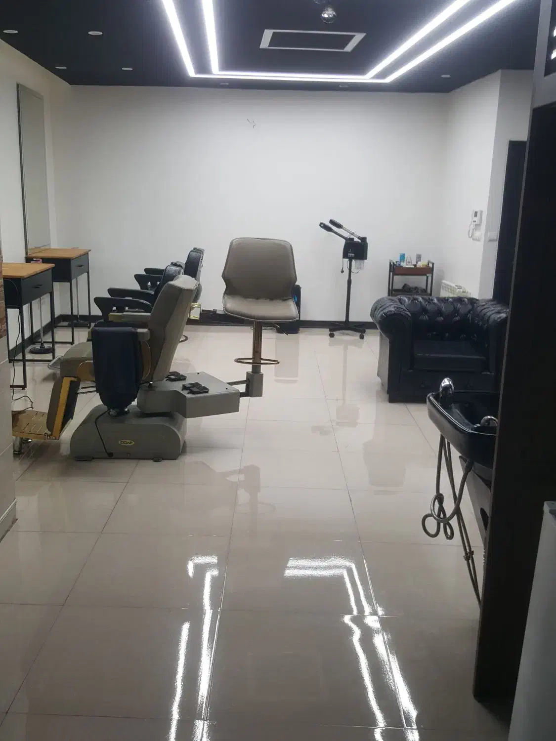 استخدام آرایشگر ماهر مردانه|استخدام درمانی، زیبایی، بهداشتی|تهران, اباذر|دیوار